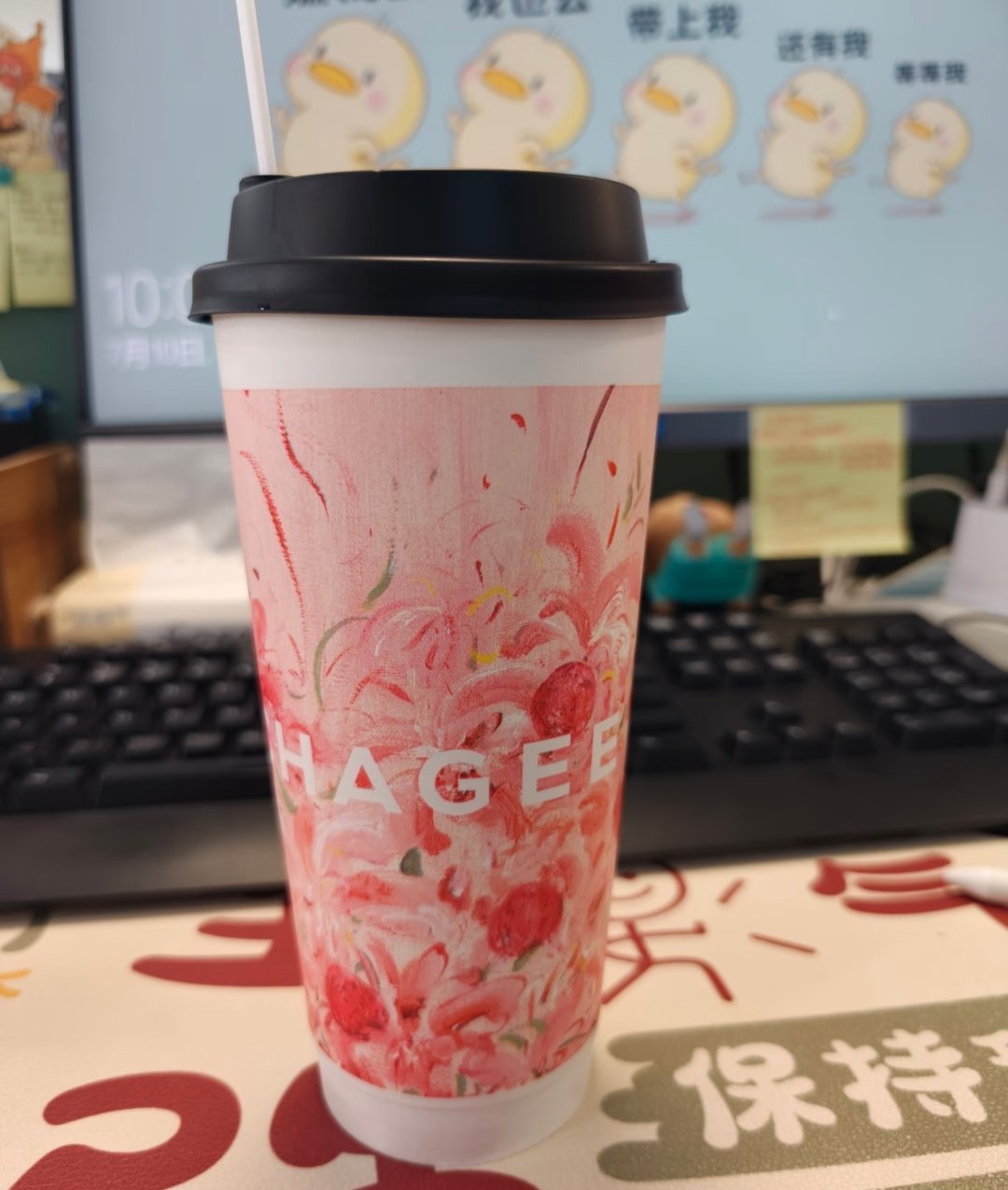 霸王茶姬霸王茶姬 我从不内耗，烦恼都往外倒，命好的秘诀是：拥有荔枝玫瑰的时候只在