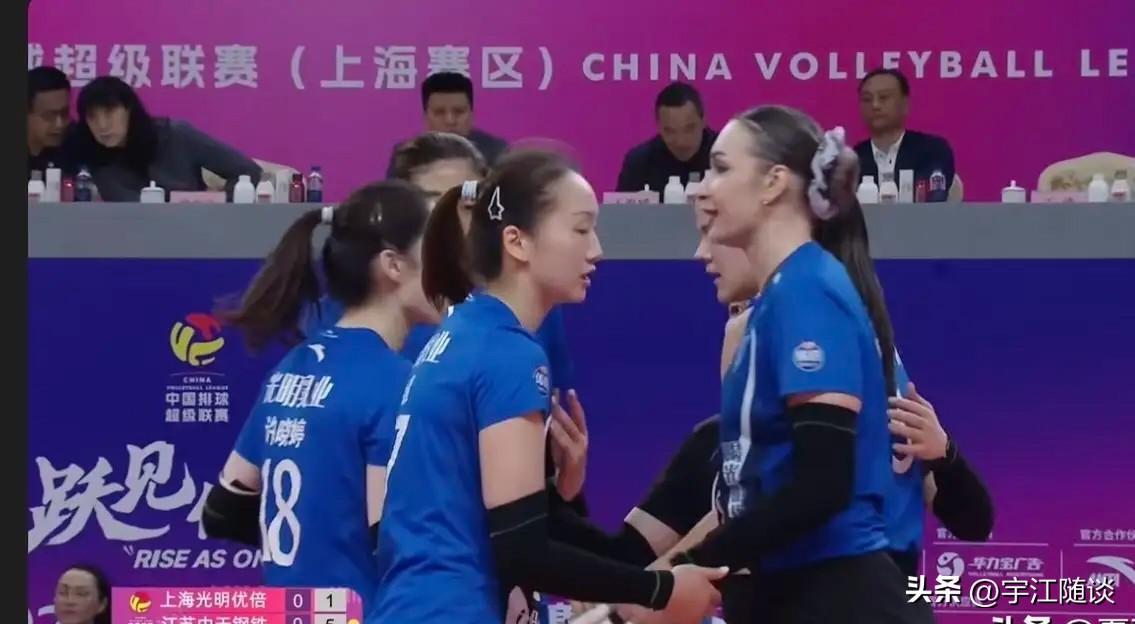 中国女排25人集训大名单预测：
江苏：张籽萱、吴梦洁、龚翔宇、万子玥、唐欣、倪非