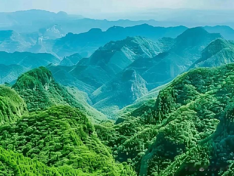 春风
很轻
很轻
轻的
不及一根发茎

春风
很重
很重
重的
可与天地相称
