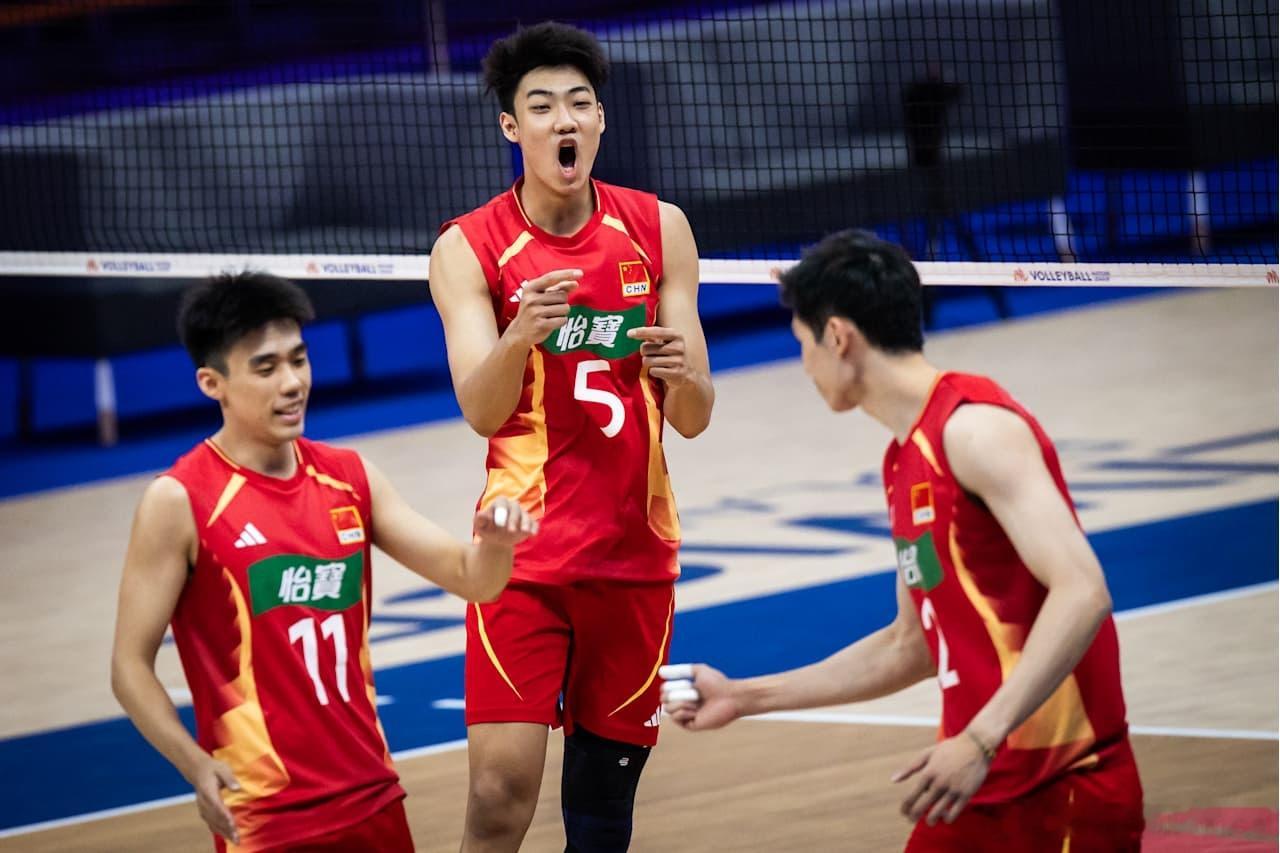 2026年世界男排联赛 中国男排0比3土耳其男排  小胡昨晚出场了15分钟左右，