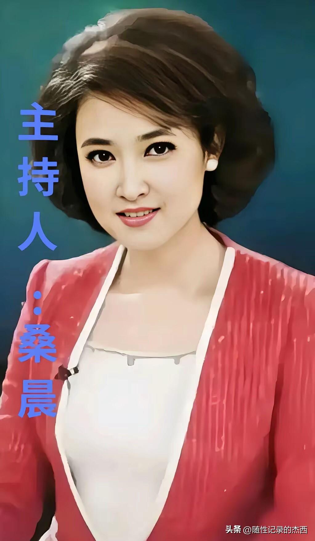 央视最美的一位主持人，长得比李红漂亮，是很俊俏的美女，五官大气，360度无死角的