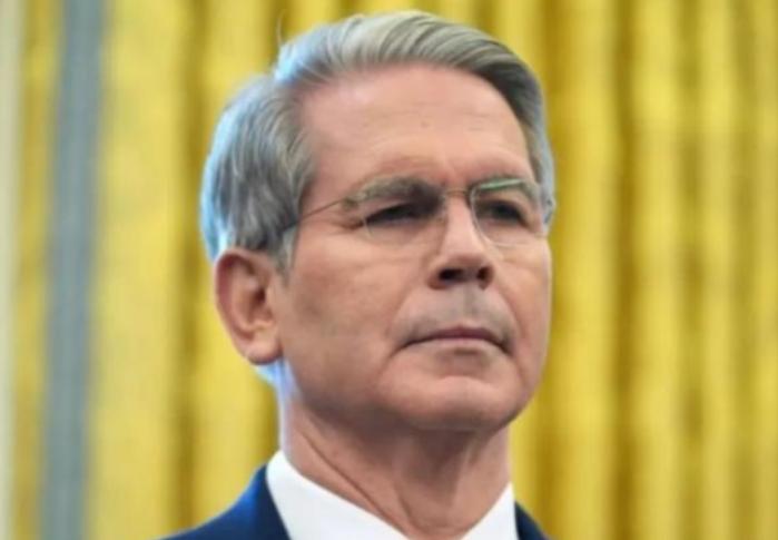 美国财长贝森特面对镜头表示：中国是现代世界历史上没见过的国家，中国很独特！表明美