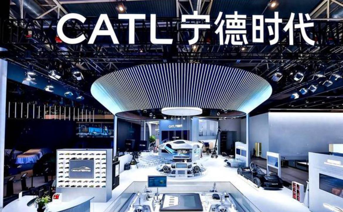 你想要的固态电池可能还需要一段时间。

近期，宁德时代集中公布了多项固态电池的生