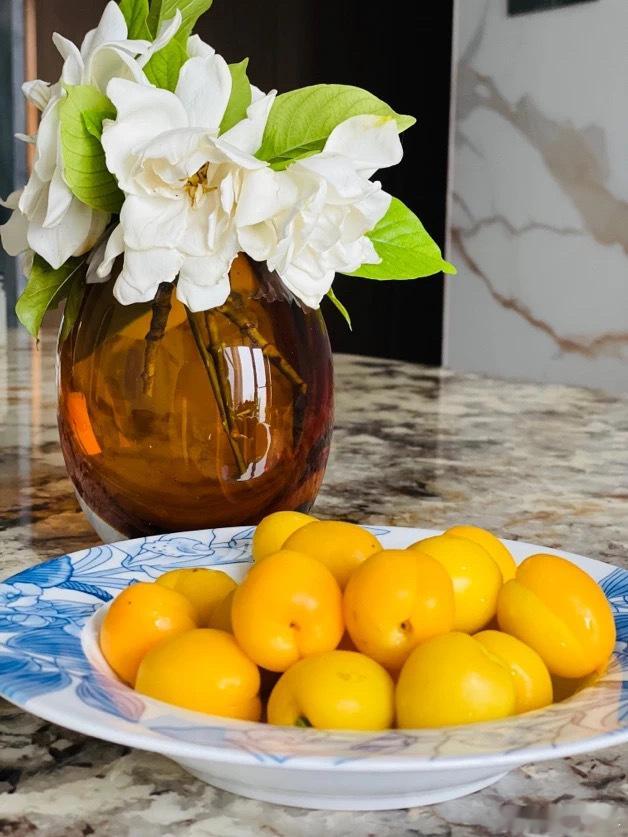 闺蜜唐婆回天门老家省亲，归程路过武汉。我抛夫别子陪她睡了一晚，绝对是目前阶段接待