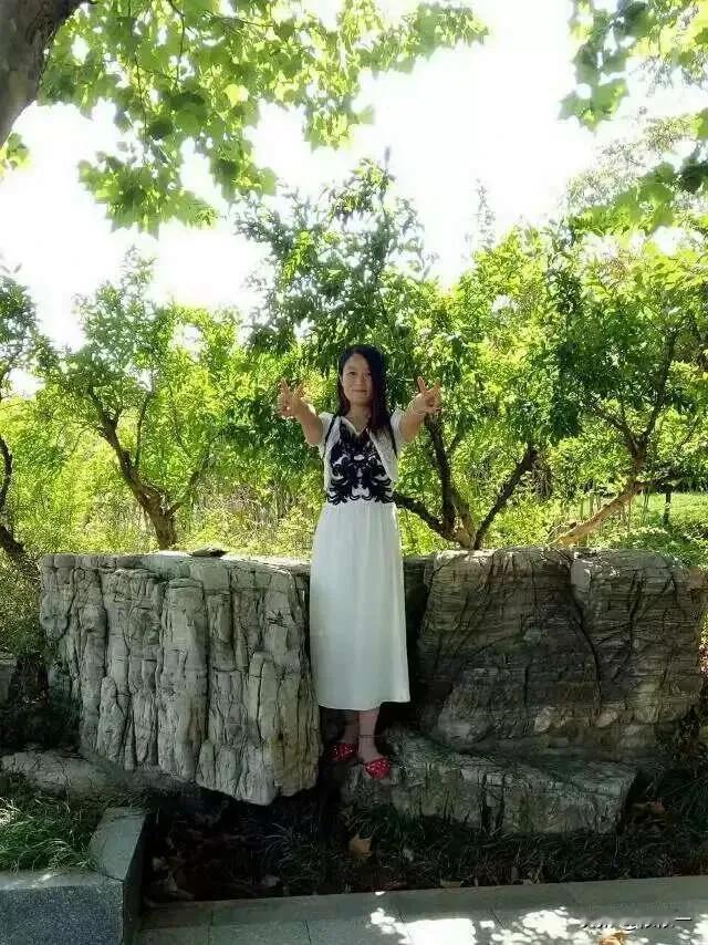 本人年过半百，在外人眼里我是一个老太太，可我依然不愿意买，也不愿意穿大妈的衣服。