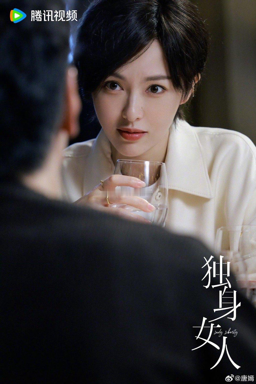 #唐嫣超短发侧影##唐嫣又剪短发了#好看[doge] ​​​