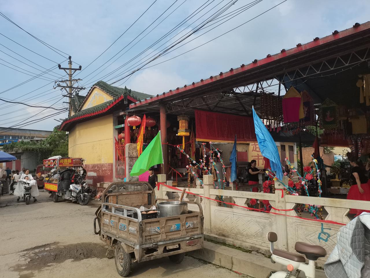 龙王庙传统庙会会
在邢台西郊城中村
南大郭
每年的农历六月二十七
是传统龙王庙庙