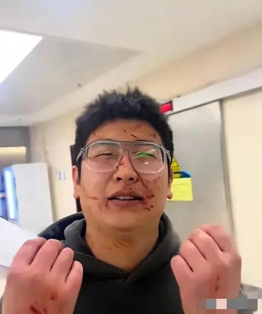 可怕的是人心呀！2025年，江苏一男子带新婚妻子回老家探亲，发现老家婚房的结婚照