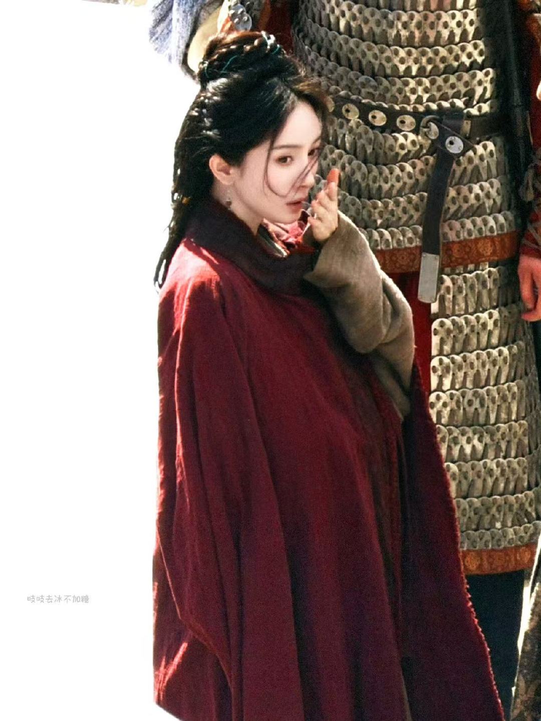 杨幂520请剧组喝咖啡杨幂520请客又被幂姐宠了 