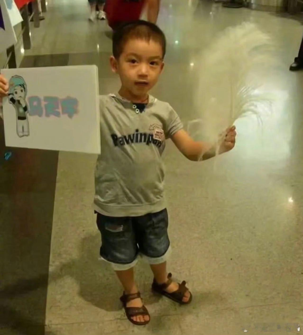 论追星的“传承”——贺峻霖，3岁即解锁“替母追星”马天宇成就！[笑cry] 原来