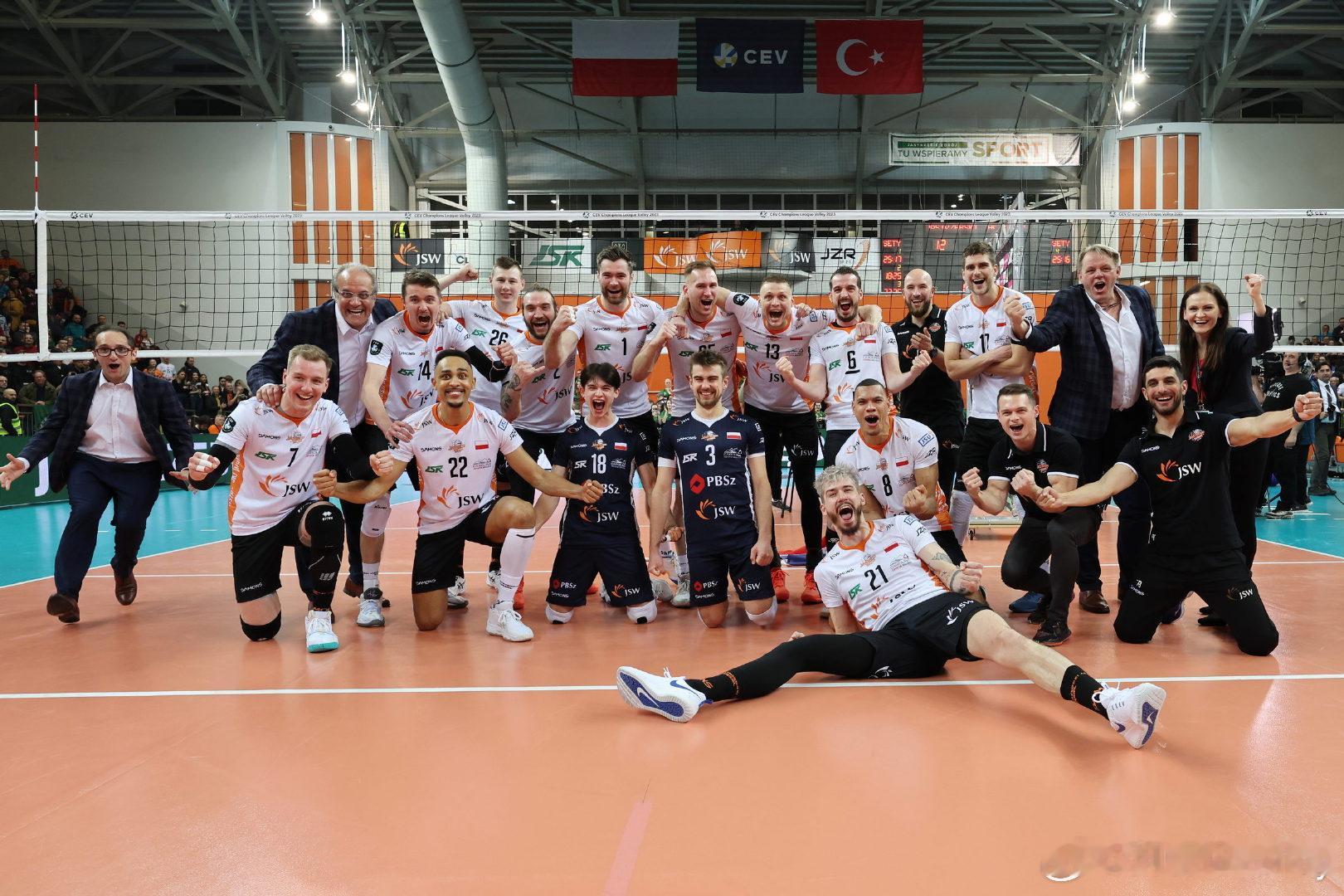 波兰男排人才辈出，马克西米利安·格拉涅茨尼是去年vnl和世锦赛给大家留下深刻印象