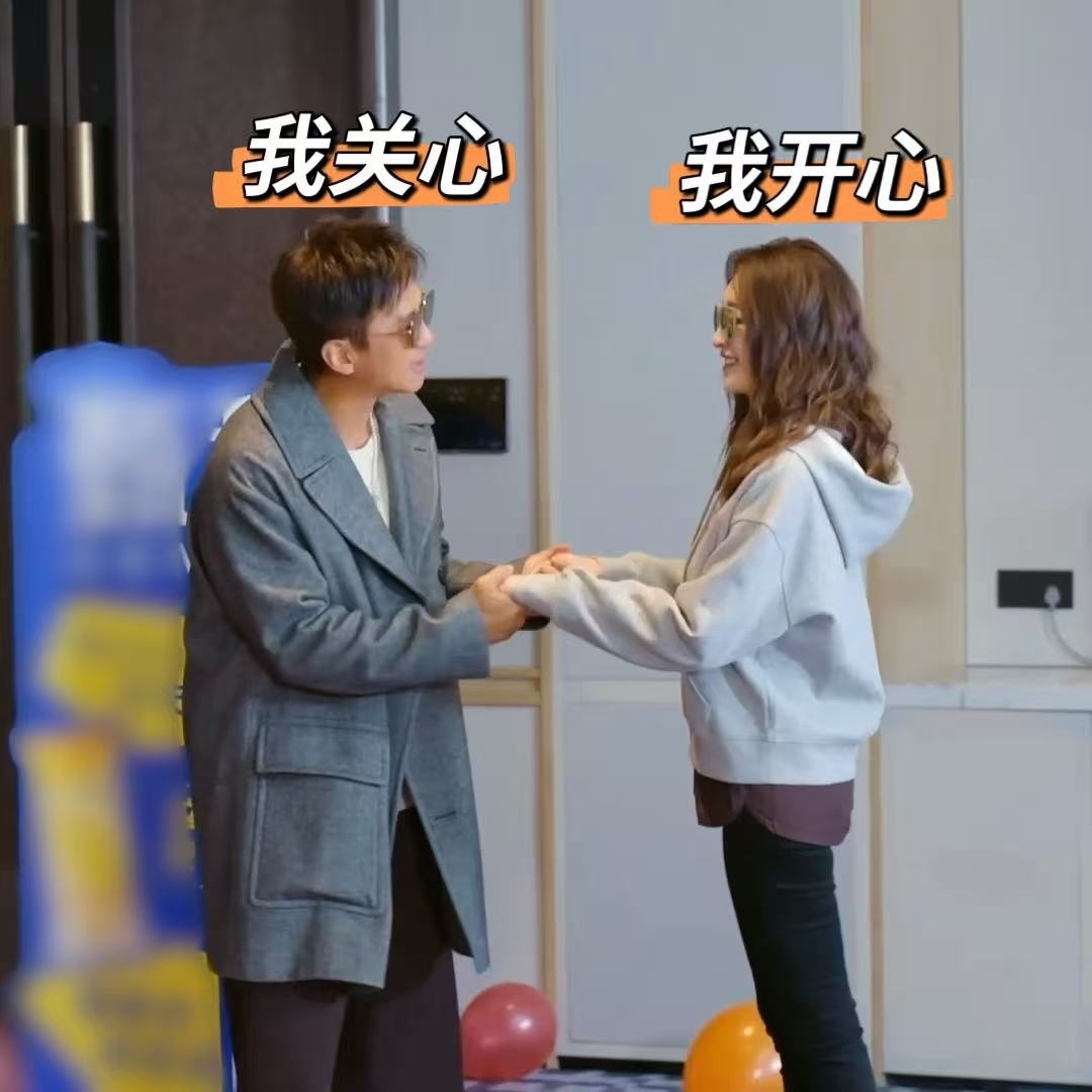 五哈一公舞台最大的惊喜不是舞台效果，是邓超和李小冉这段即兴互动。李小冉射击，邓超