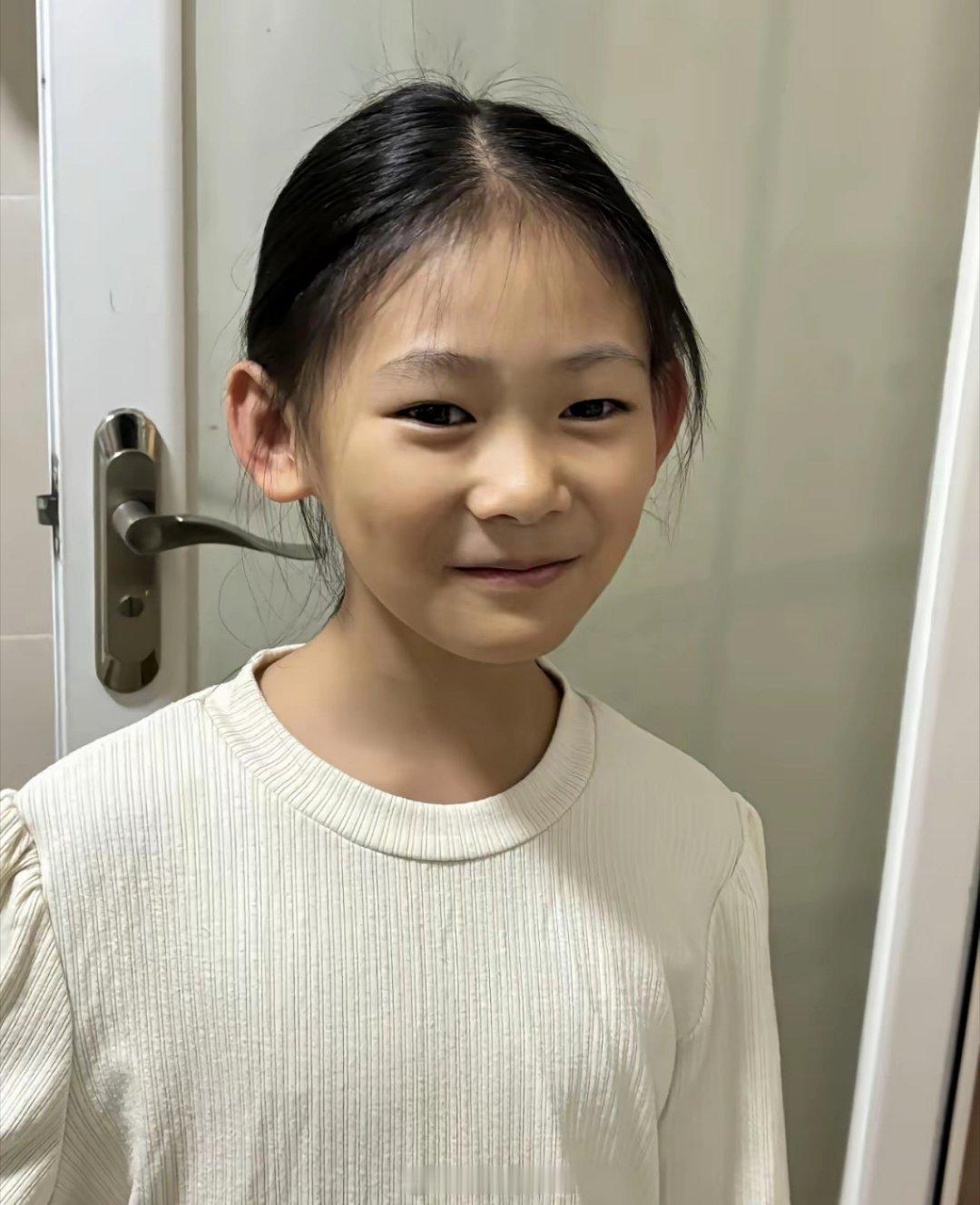 天啊！终于发现我们家隐藏的“沧海遗珠”！我妹这张脸，简直就是古早味大S的翻版，那