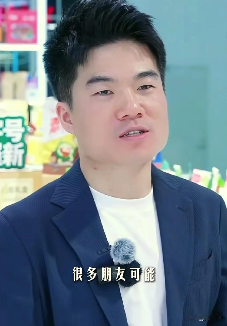 一场消博会，让企图看董宇辉笑话的人纷纷破防。
     人气依旧，消博会现场随处