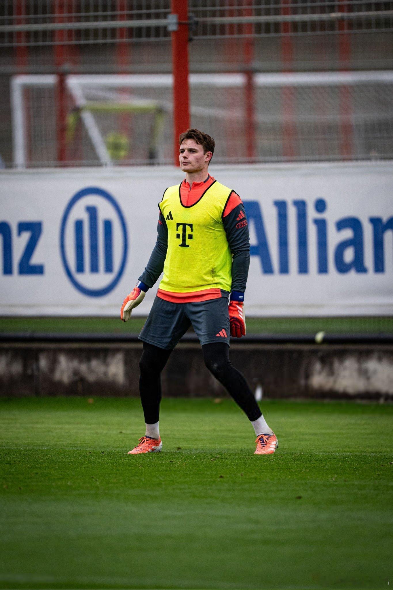 烏爾比希❤️🤍🇩🇪 