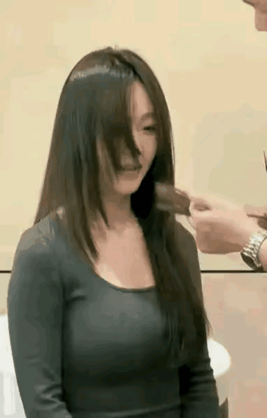 这是正经理发吗，谁剪头发不戴围裙的，这种碎头发全都钻进衣服和裤子里的感觉，没有体