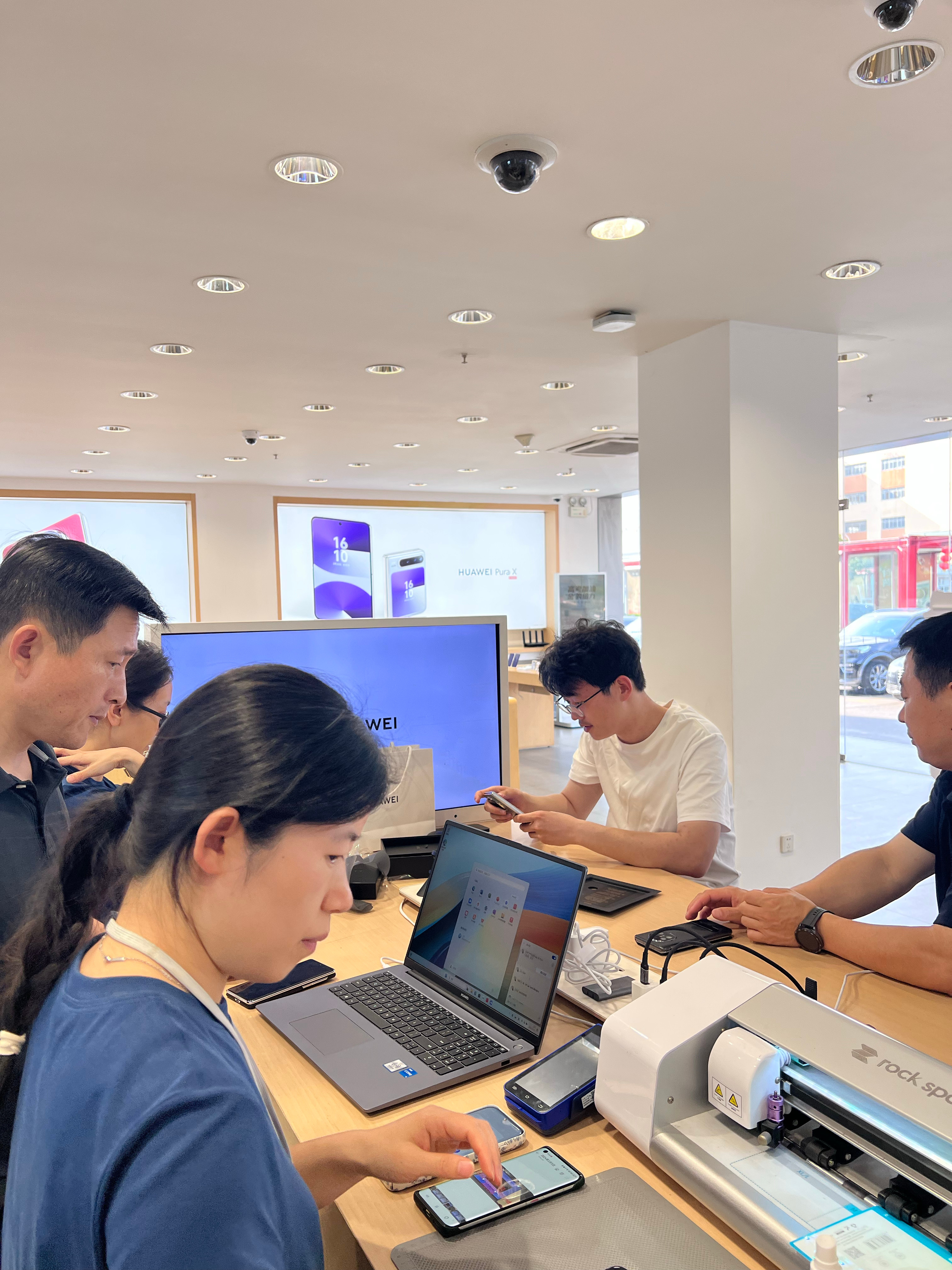 高考结束，开始看手机，唛手机📱[哈哈][哈哈][哈哈][哈哈] ​​​