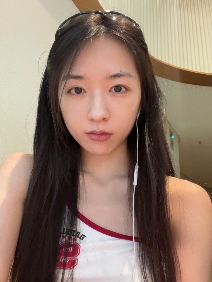 #翁青雅 恋综喜剧人# [送花花]太喜欢她啦！雅宝可爱死啦！ ​​​