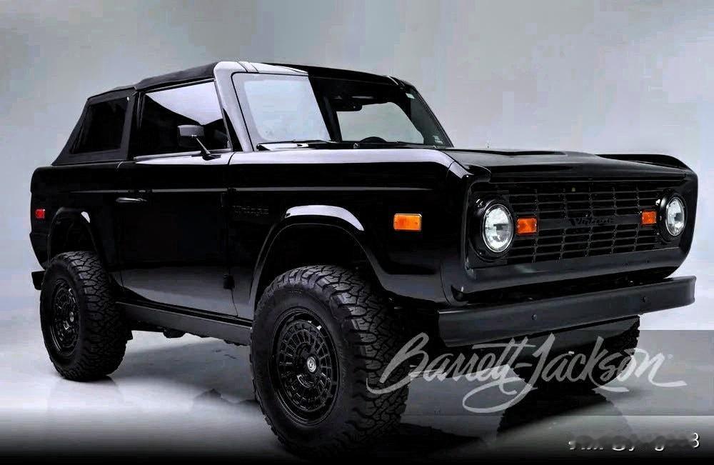 位于亚利桑那州斯科茨代尔的巴雷特-杰克逊年度汽车拍卖会五十多年来一直是汽车爱好者