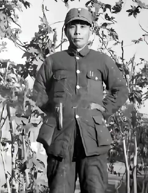 1955年8月，原26军军长余程万，在香港家中遭3名匪徒打劫，双方展开枪战，最后