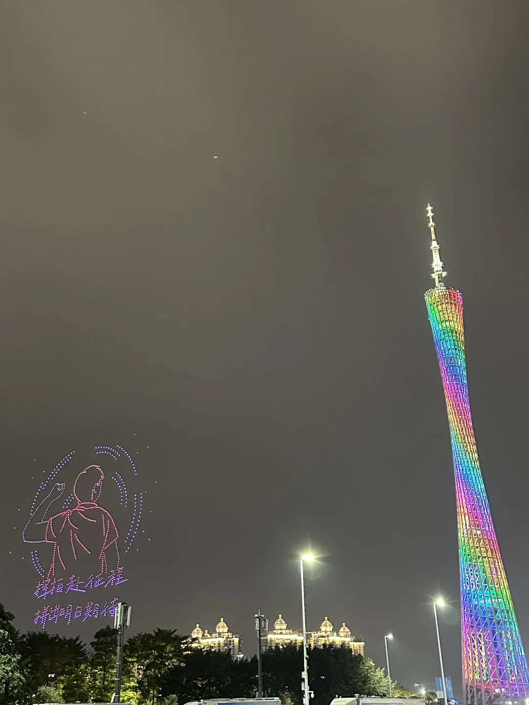 全运+莎宝应援！广州塔夜空封神🌃