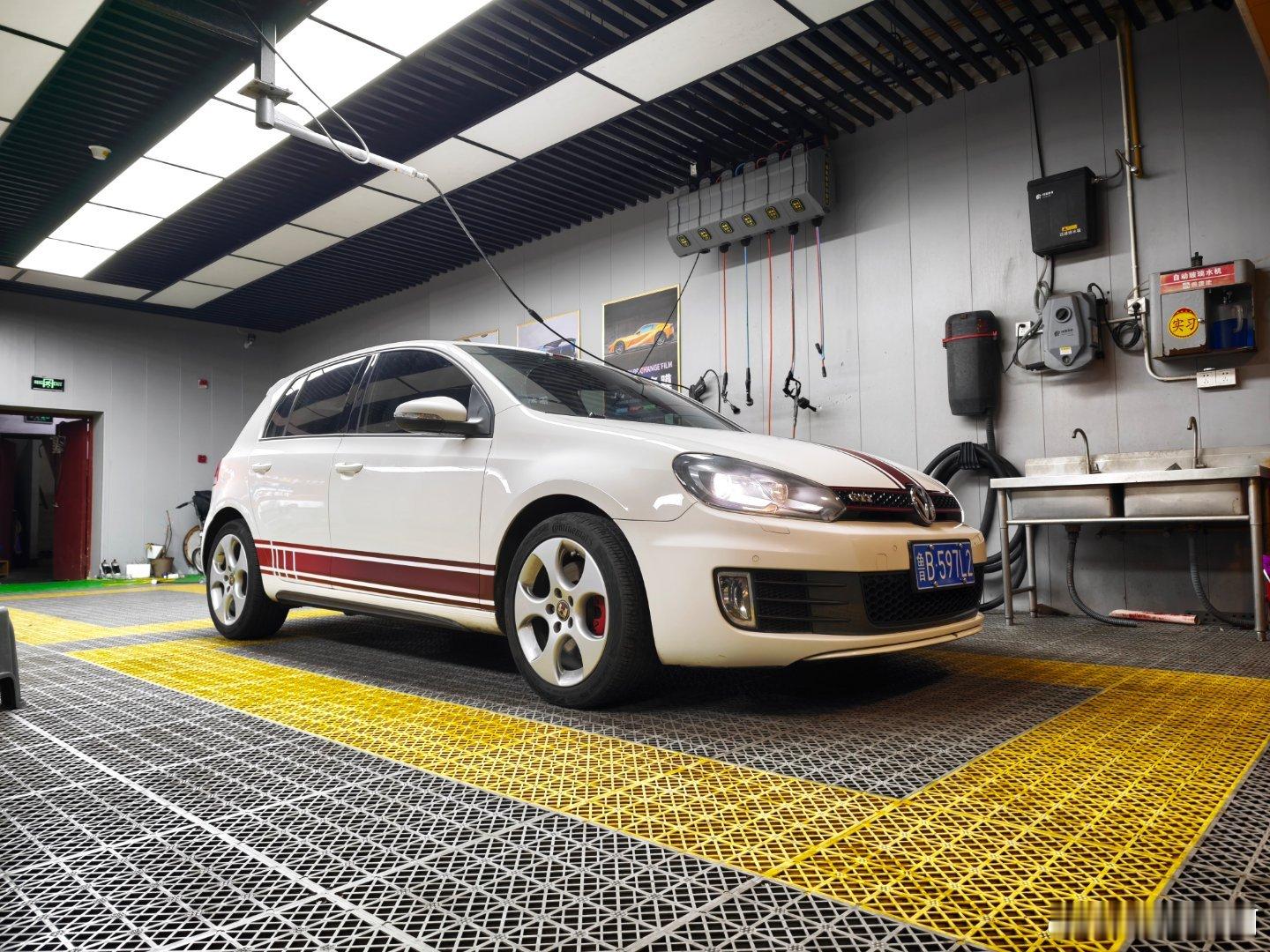 终于，大功93%告成了。15年的老车，颜值依旧很能打啊！！高尔夫gti大众高尔夫