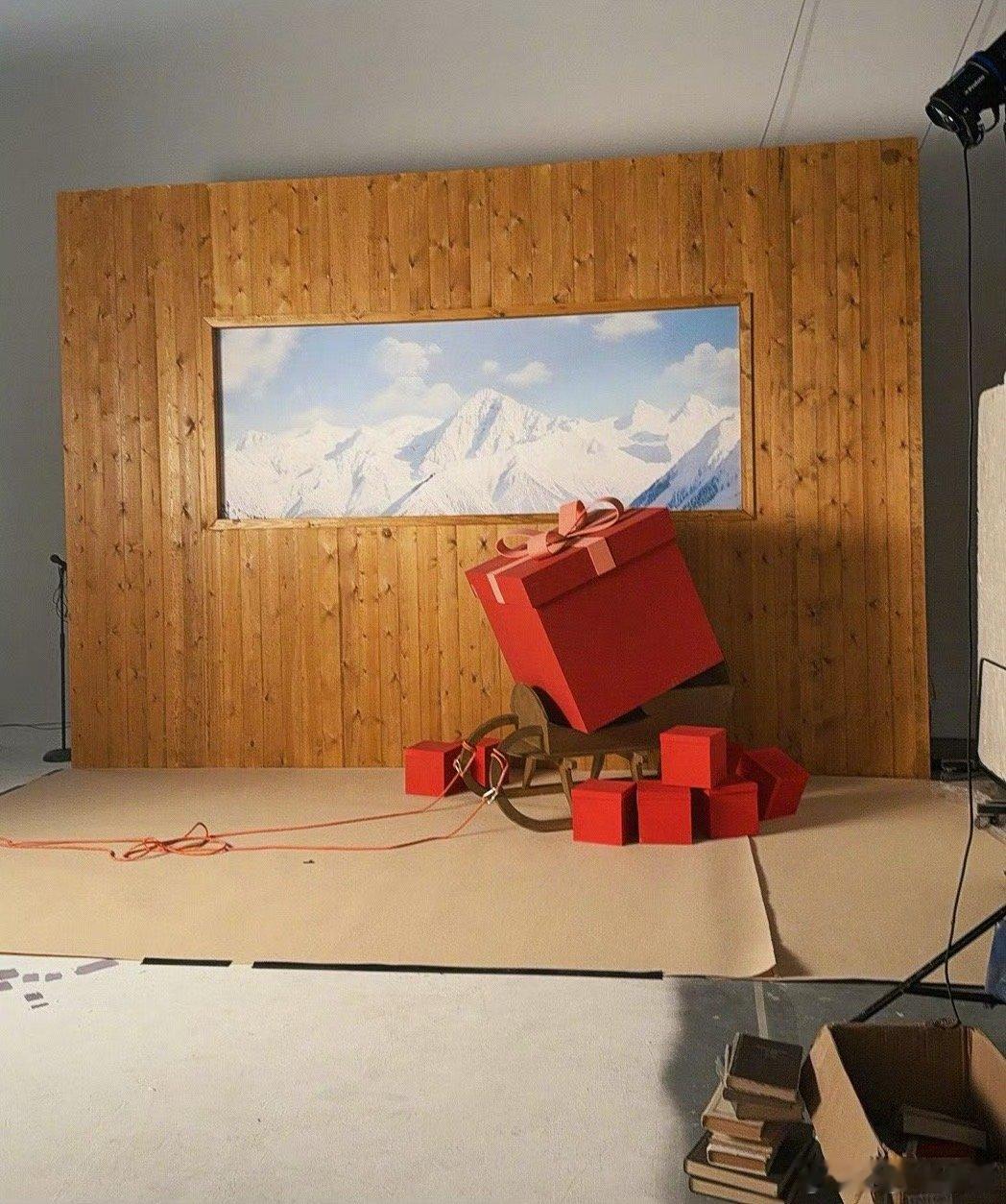 杨紫发九宫格日常碎片，生活状态很好，平时休息下就好好享受生活～ 