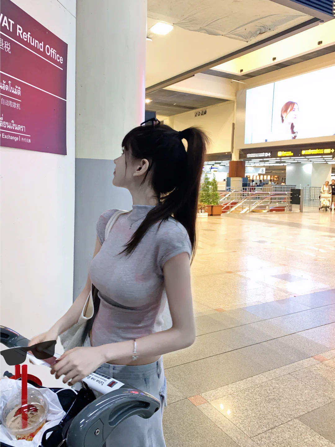 机场休闲辣妹
