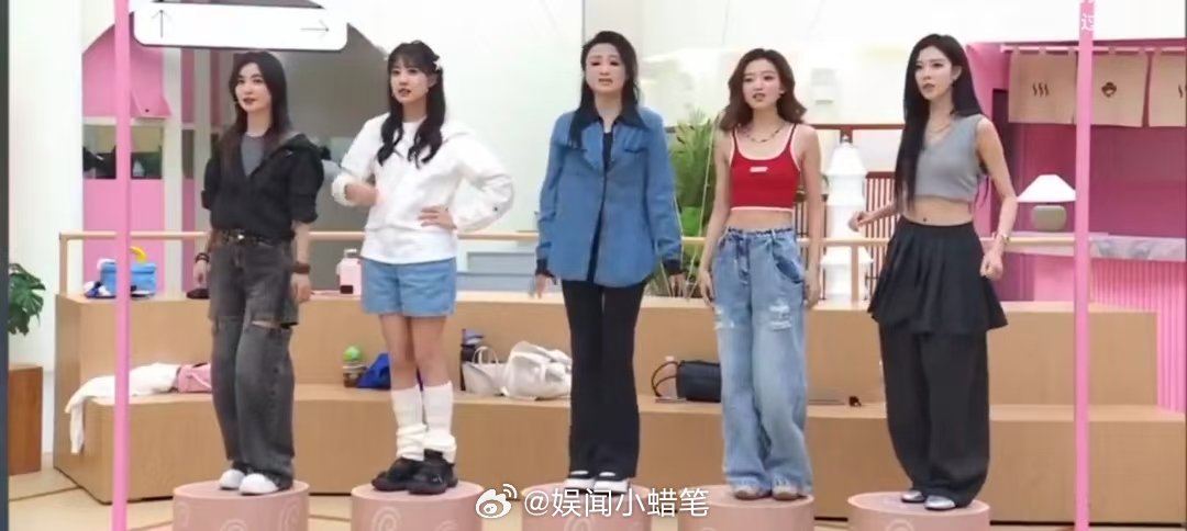 李晟罗予彤两个辣妹子晕辣了 乘风2025家人们，这俩湖南辣妹子跳《辣妹子》，手脚
