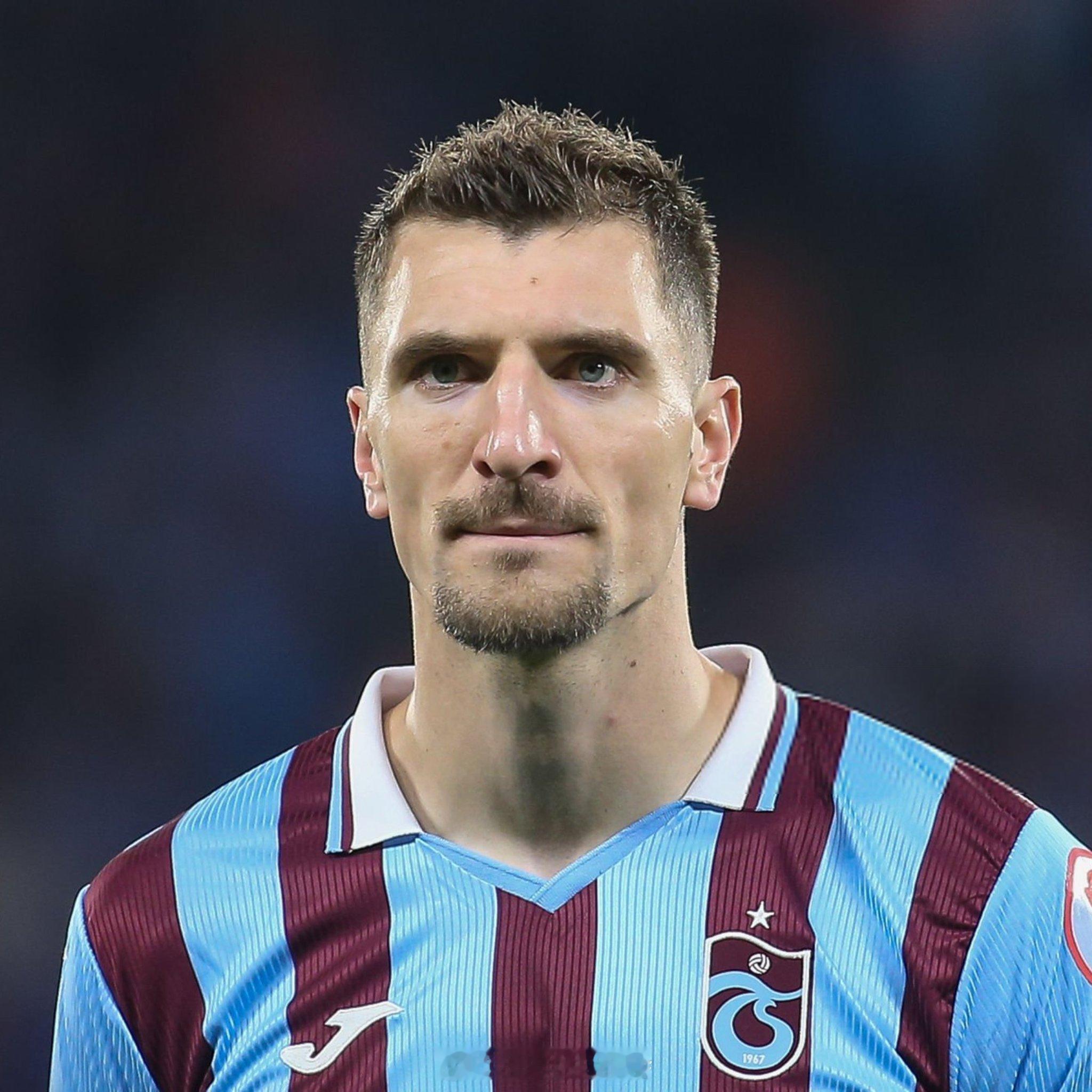 马竞有意特拉布宗体育的32岁后卫托马斯-穆尼耶。 （relevo） ​​​