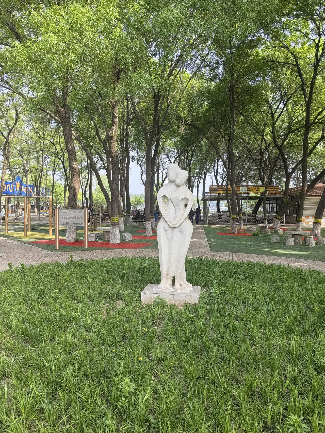 伊朗版的“我本善良”。从一开始，伊朗的初衷便是利用核能来解决供电问题。而且，四十