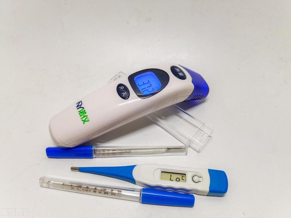 退烧慢？这面金盾专治不服

还在为退烧药起效慢而焦躁不安？当体温计的数字不断攀升