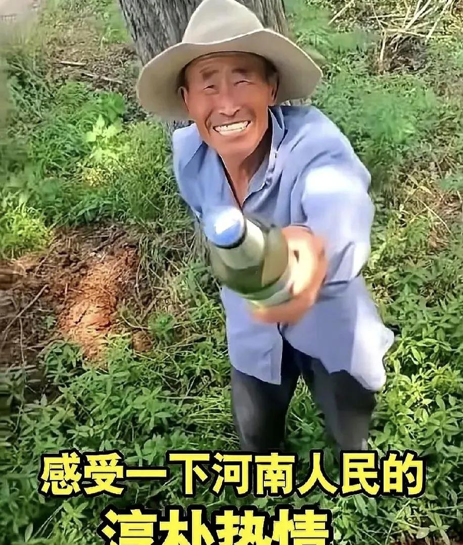 收割机师傅们算是走不出河南了，不是机器坏了，也不是路走不通
都说收割机师傅天南地
