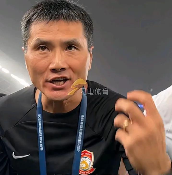 赛前低调，比赛时高调，韩鹏的情商是真的高。
邵佳一估计被韩鹏的一顿捧给整迷糊了，