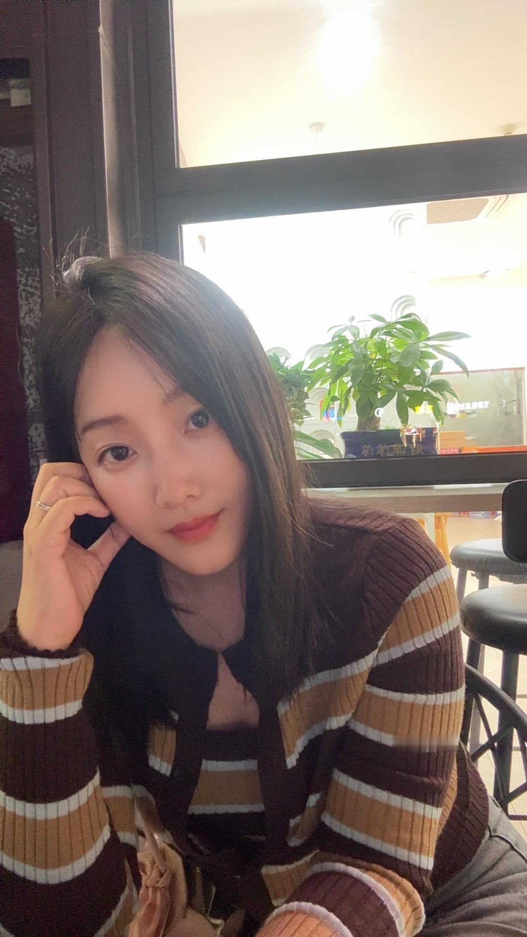 普通人做自媒体，真的能悄悄赚钱！

总觉得自媒体赚钱是博主、网红的专属？其实不然