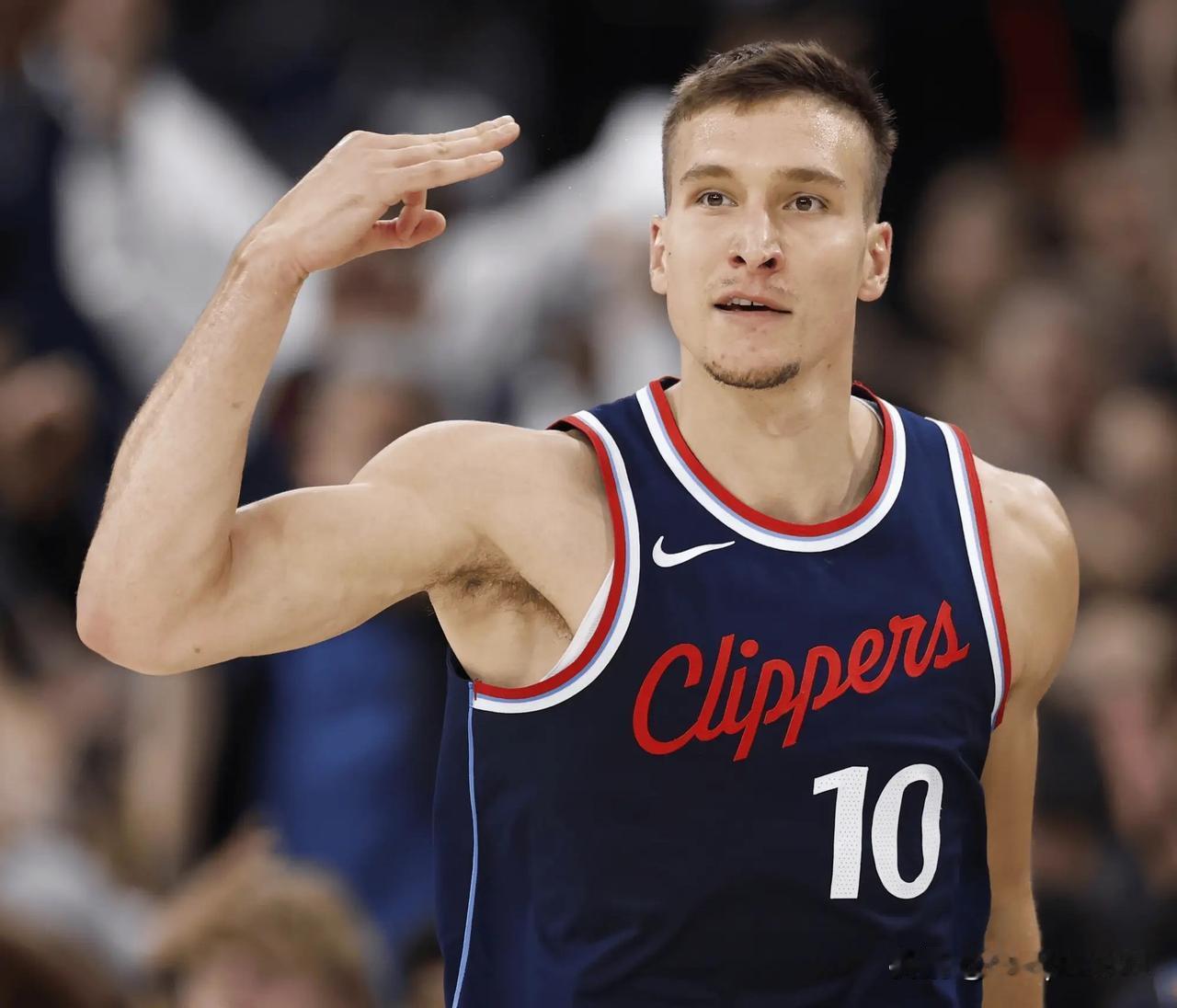 快船更新官方社媒，公布了今日对阵独行侠的球队伤病报告。

伦纳德没有在伤病报告中