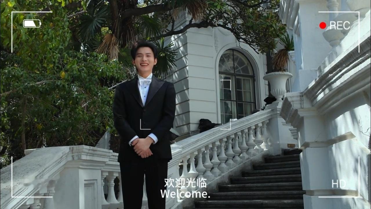 一开场跟婚礼欢迎宾客似的......独属于新婚人的羞涩..... 