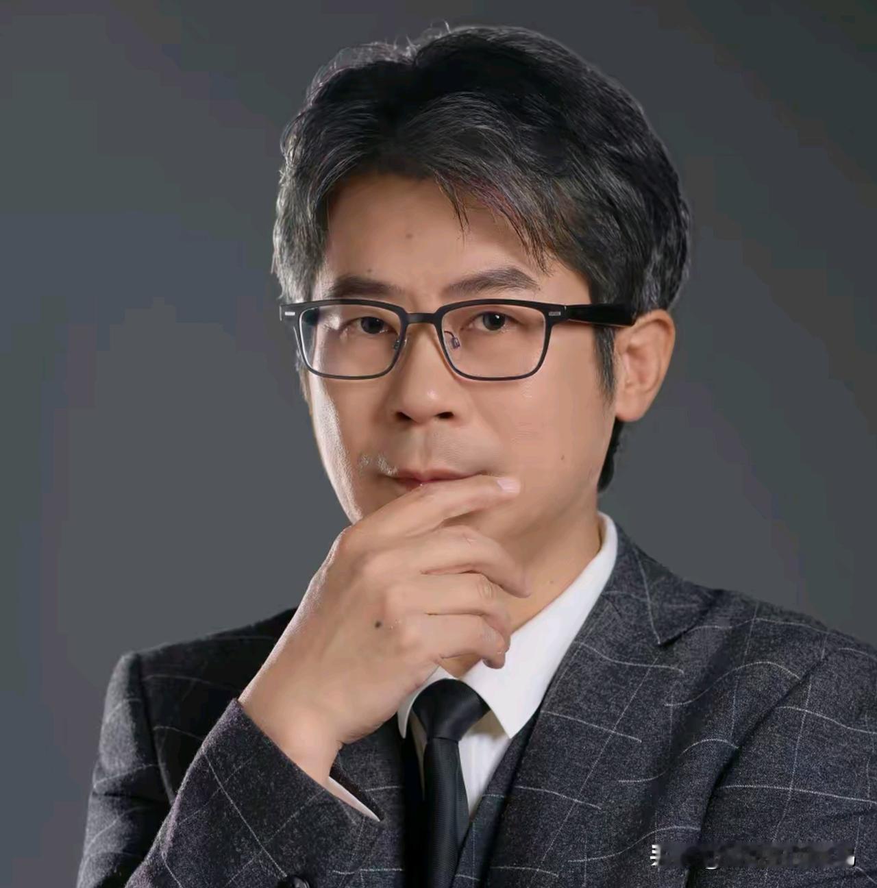 那些喊恒苏“白毛”的人，回家瞅瞅自家父母、爷爷奶奶、姥姥姥爷，他们头发白没白？要