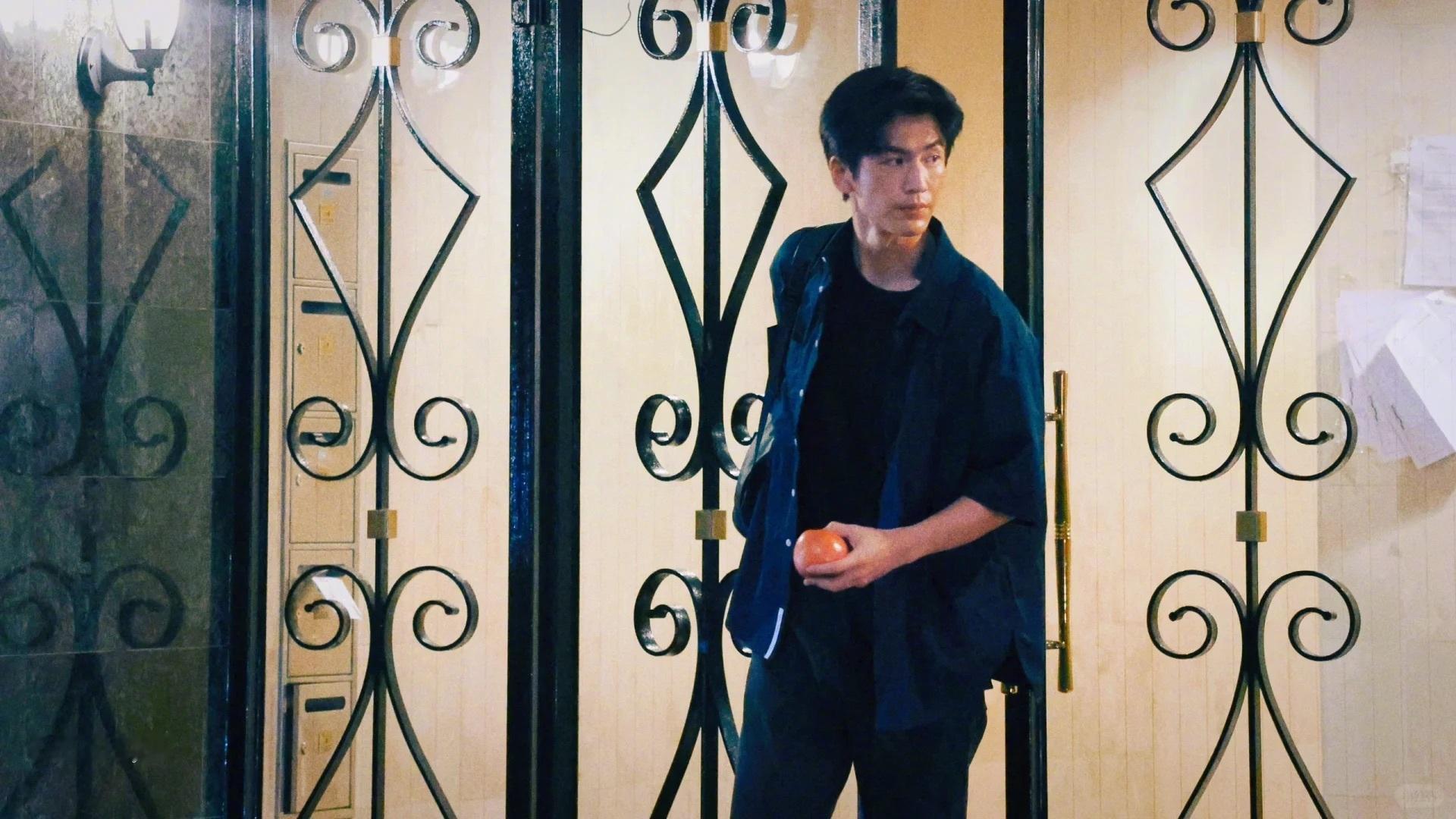 《樱桃琥珀》开始拍香港部分街景很好看，人也变港风了[并不简单] 