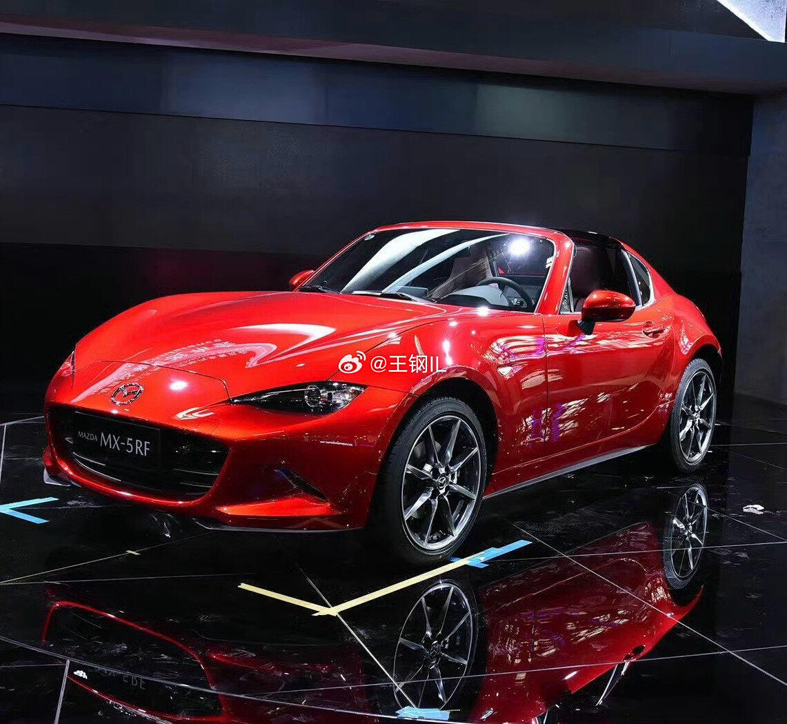 MX-5来啦，这么漂亮的硬顶敞篷手动挡小跑车，这回官方会引进嘛？引进的话，你希望