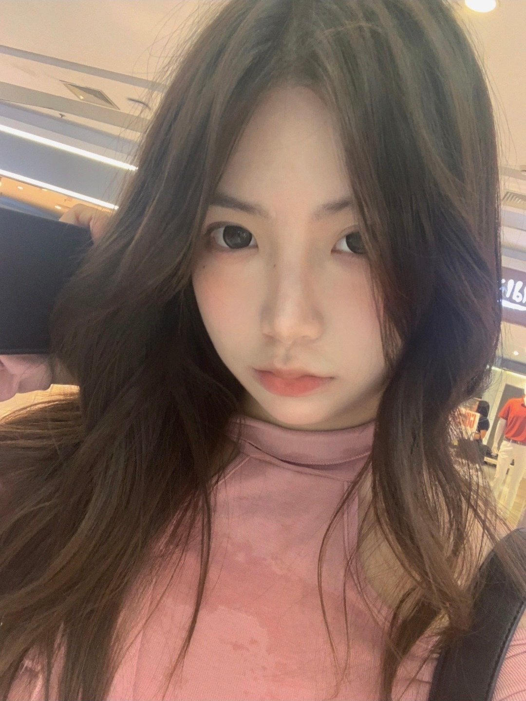 今天可爱的蛋挞妹去吃了滨寿司并且又在拍摄萌照 