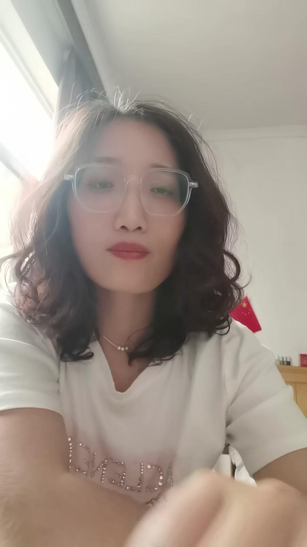 💡女性成长的智慧，在于认清自己。找对人这件事，关键是基于现实的匹配，而非虚无的