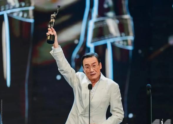 刘嘉玲的预言再次成真。

她以前就开玩笑说过，金像奖的影帝，不是姓刘，就是姓梁，