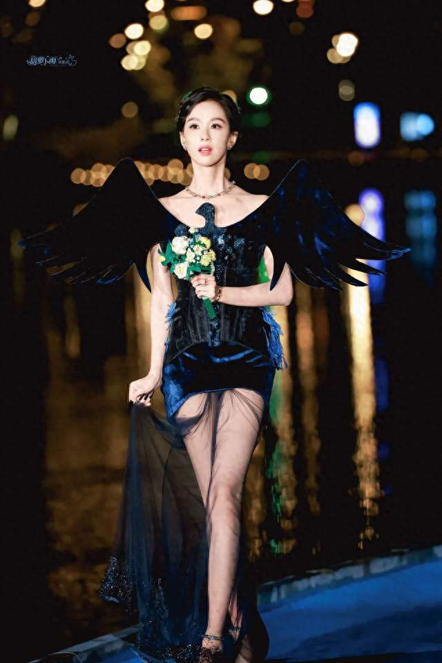 陈都灵红毯饭拍，天使美人亮相