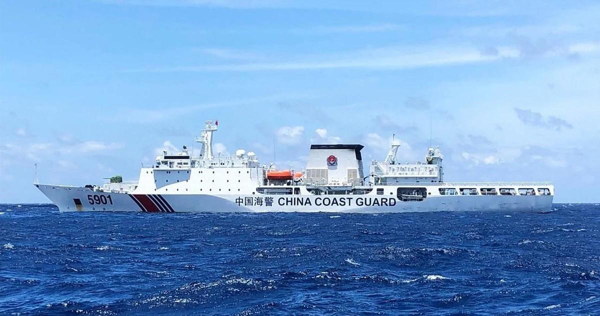 在日前发生的东海对峙事件中，一艘台湾商船无视台湾“海巡署”的干扰与阻挠，主动向大