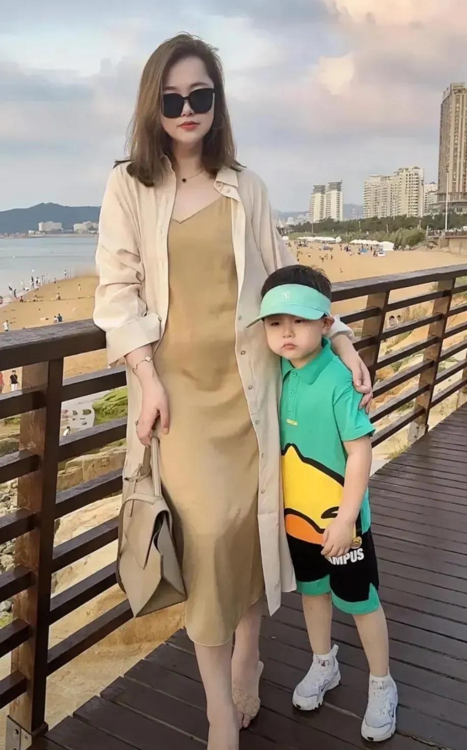 我带着4岁女儿，独自面对生活的酸甜苦辣。我渴望找到一个懂我、疼我、陪伴我们的人。