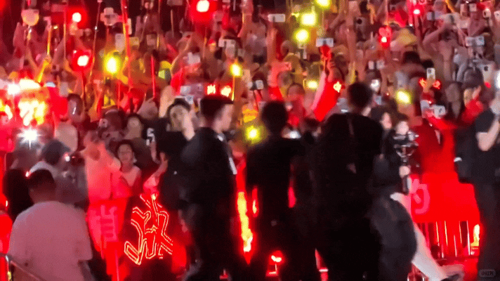 不管了，四舍五入肖战就是和我打招呼了！港媒报道肖战香港人气
