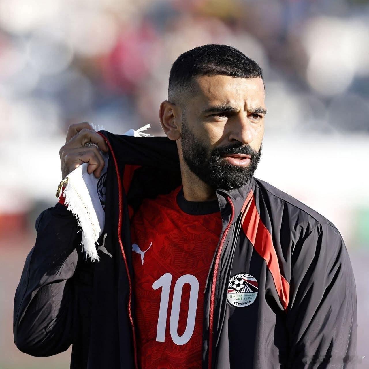 埃及国家队媒体协调员发言：“有传言称包括萨拉赫在内的多名球员将退出国家队的消息并