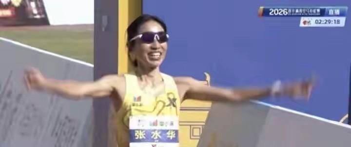 同天两场马拉松，冠军差八分钟，这事真没那么简单。
同一天，北京马拉松和西安马拉松
