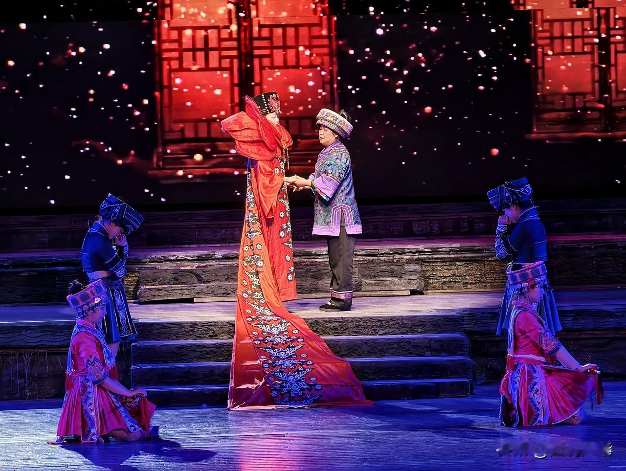 分享你随手拍风景昨天晚上芙蓉镇九点的演出还不错也